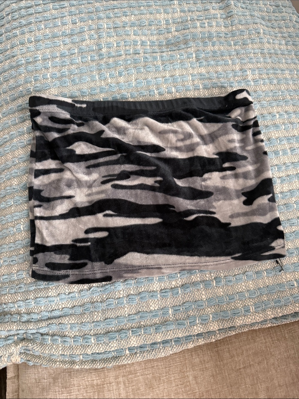 Camo-Print Black & Gray Stretch Crop Top